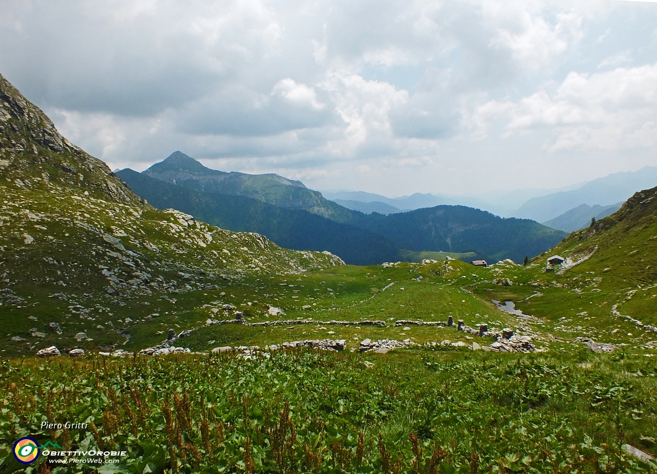 50 Dal Bivacco Zamboni  verso il Monte Cavallo....JPG